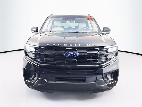 Used 2025 Ford Expedition Max Active AWD/4WD image 2