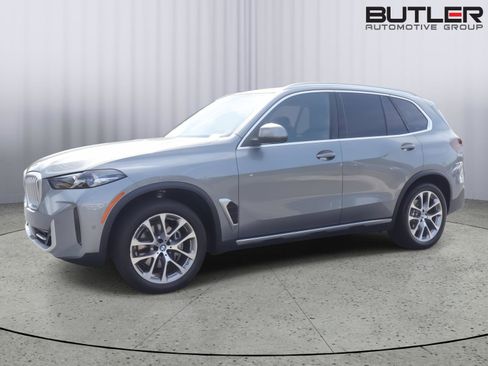 Used 2024 BMW X5 xDrive40i w/ Parking Assistance Package image 43