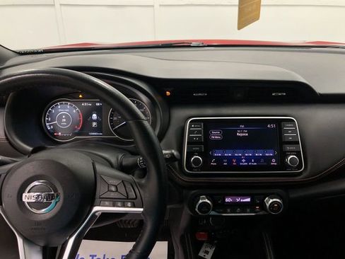 Used 2018 Nissan Kicks SR w/ Premium Package FWD image 19