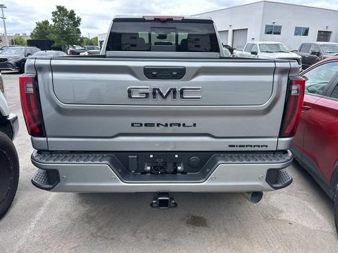 Used 2026 GMC Sierra 2500 Denali Ultimate w/ LPO, Black Badging Package AWD/4WD image 5