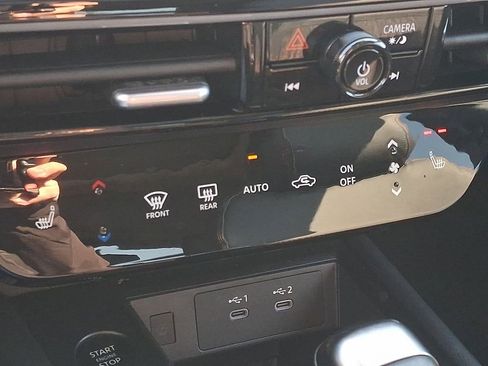 Certified 2025 Nissan Kicks SR w/ SR Premium Package image 16