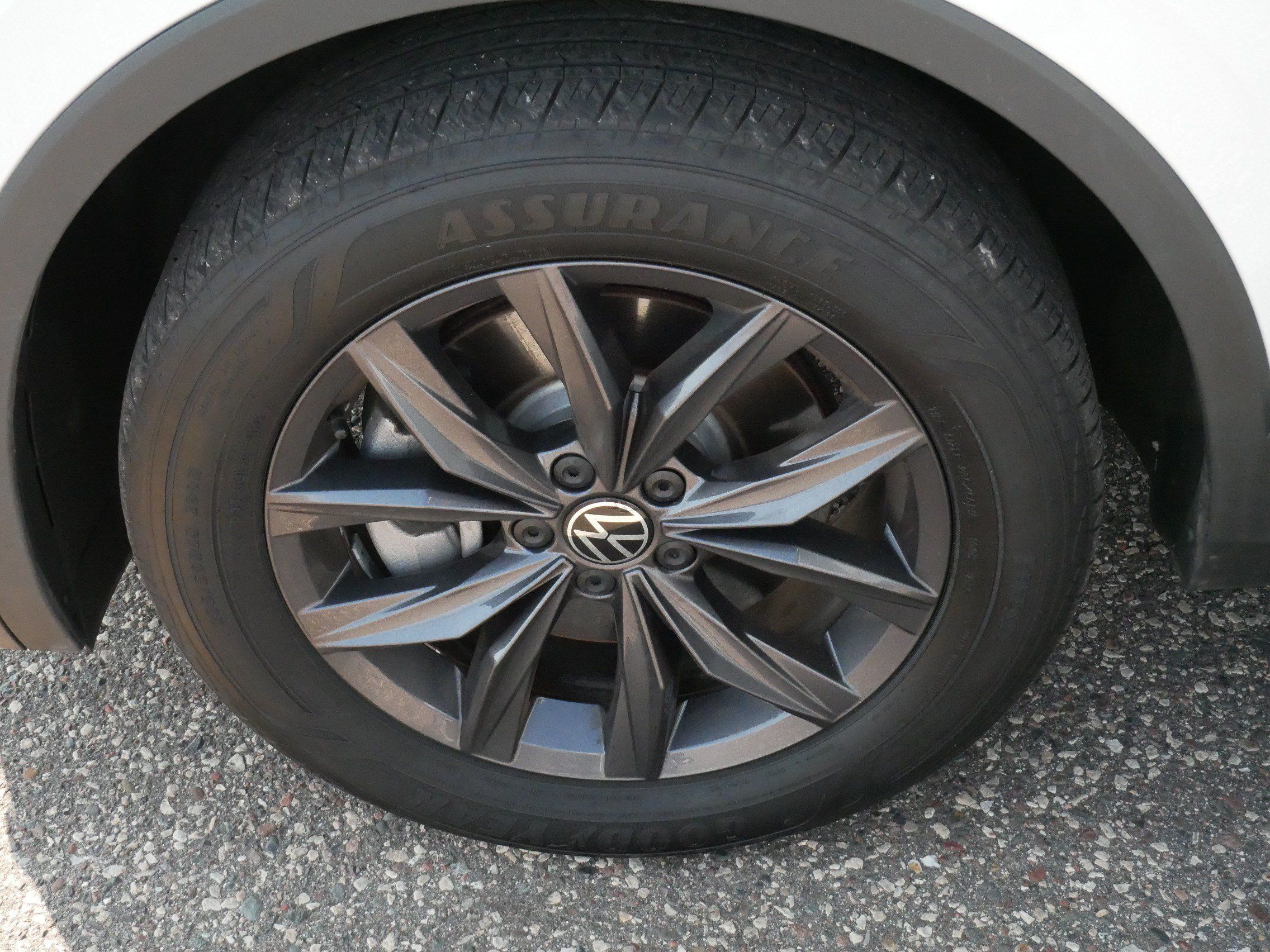 Certified 2024 Volkswagen Tiguan SE AWD/4WD image 15
