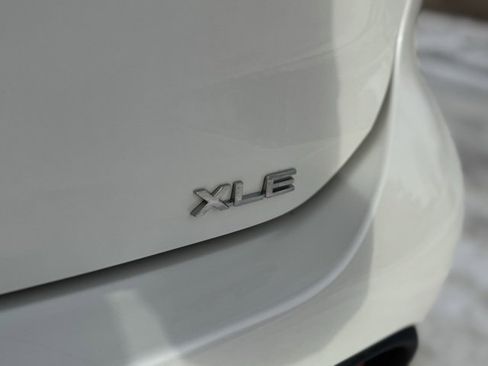 Used 2020 Toyota Highlander XLE image 47