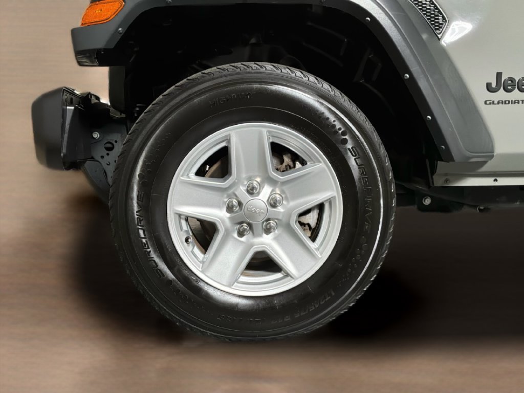 Certified 2023 Jeep Gladiator Sport AWD/4WD image 9