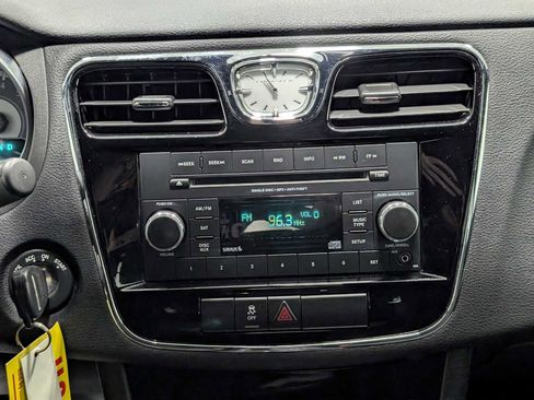 Used 2012 Chrysler 200 Touring FWD image 18