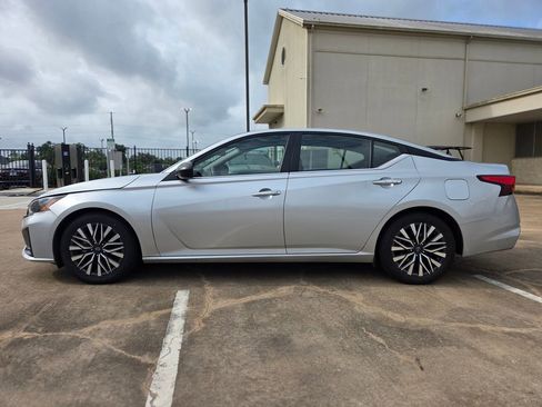 Used 2024 Nissan Altima 2.5 SV FWD image 8