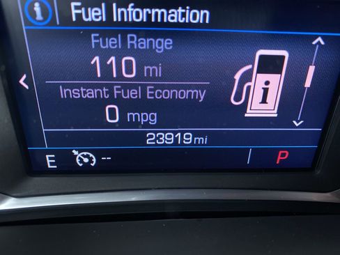 Certified 2023 GMC Acadia SLE w/ Driver Convenience Package image 4