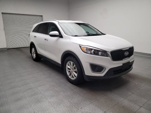 Used 2017 Kia Sorento LX w/ LX Convenience Package FWD image 13