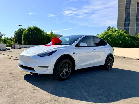 Used 2025 Tesla Model Y Long Range AWD/4WD image 14