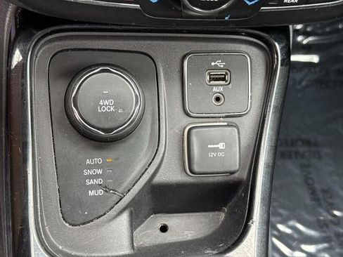 Used 2018 Jeep Compass Limited AWD/4WD image 21