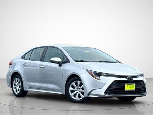 Used 2024 Toyota Corolla LE image 2