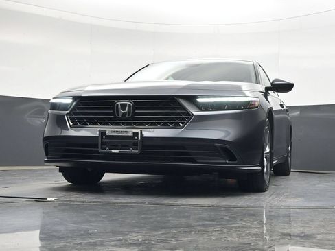Used 2023 Honda Accord EX image 31