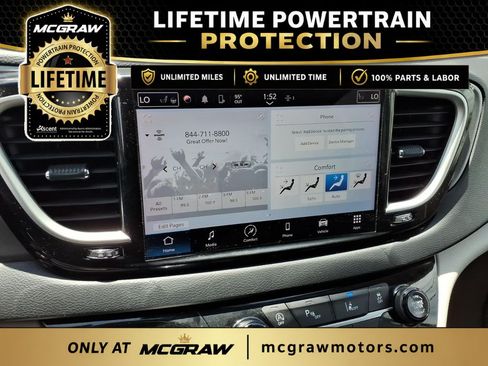 Used 2023 Chrysler Pacifica Touring-L FWD image 17