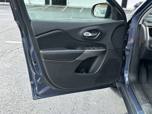 Used 2020 Jeep Cherokee Latitude image 10