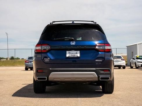 Used 2025 Honda Pilot Touring image 6