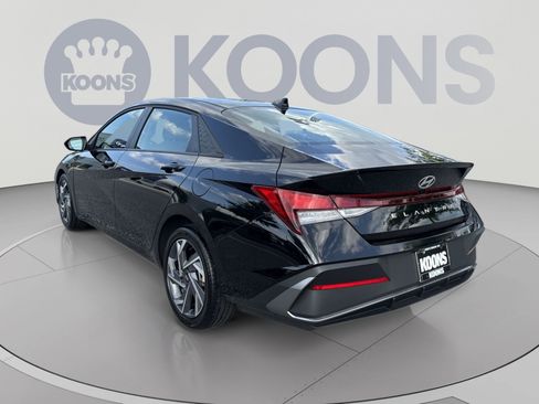 Used 2025 Hyundai Elantra Sport FWD image 4
