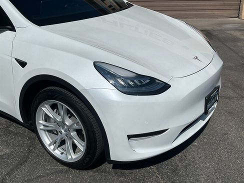 Used 2021 Tesla Model Y Long Range AWD/4WD image 10