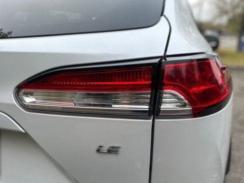 Used 2022 Toyota Corolla Cross LE image 9