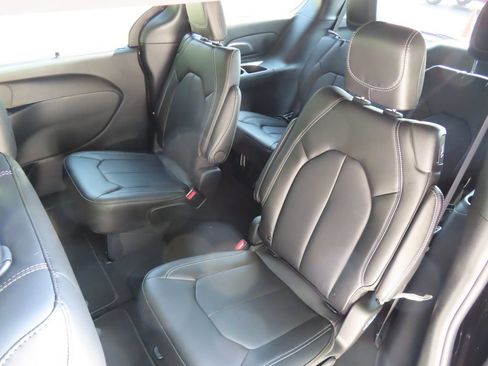 New 2027 Chrysler Pacifica Select w/ Family Tech Group AWD/4WD image 21