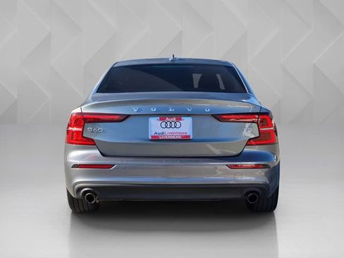 Used 2020 Volvo S60 T5 Momentum image 5