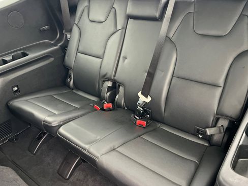 Certified 2025 Kia Telluride LX image 17