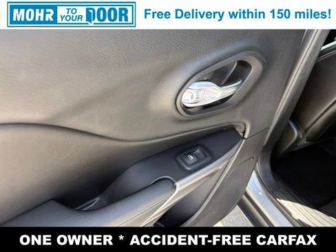 Used 2019 Jeep Cherokee Latitude Plus w/ Cold Weather Group AWD/4WD image 38