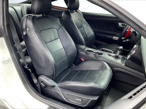 Used 2016 Ford Mustang Premium image 6