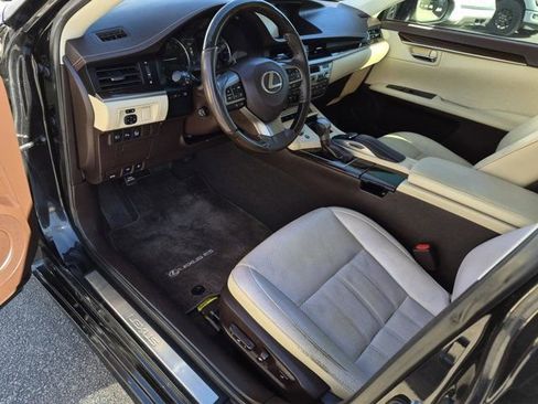 Used 2018 Lexus ES 350 w/ Luxury Package w/Wood Trim image 11