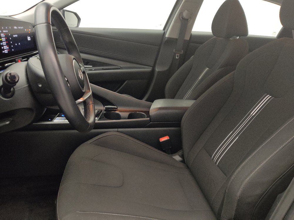 Used 2025 Hyundai Elantra SEL FWD image 17