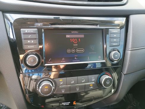 Used 2018 Nissan Rogue S image 28