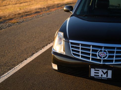 Used 2009 Cadillac DTS Hearse FWD image 22