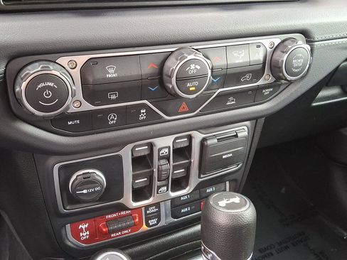 Used 2025 Jeep Wrangler Unlimited Rubicon image 15