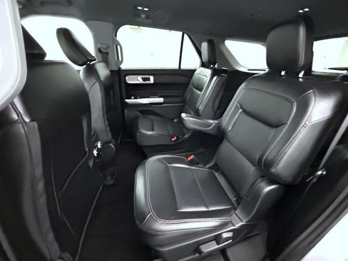 Used 2024 Ford Explorer Limited w/ Equipment Group 301A AWD/4WD image 21