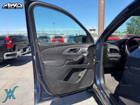 Used 2023 Chevrolet Traverse LT AWD/4WD image 9
