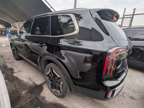 Used 2023 Kia Telluride EX w/ EX Captain's Chair Package FWD image 9