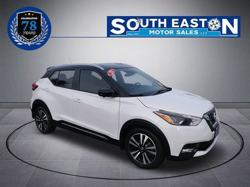 Used 2020 Nissan Kicks SR w/ SR Premium Package image 2
