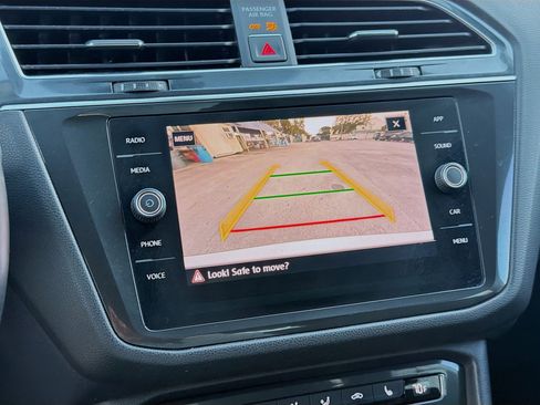 Used 2018 Volkswagen Tiguan SE w/ 18" Alloy Wheels Package image 14