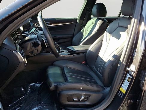 Used 2019 BMW 530i xDrive image 14