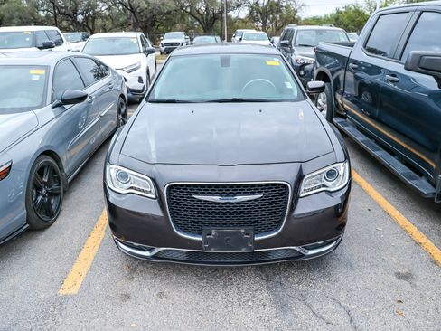 Used 2021 Chrysler 300 Touring w/ Driver Convenience Group image 5