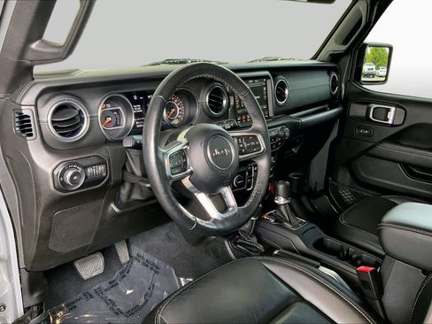 Used 2019 Jeep Wrangler Unlimited Sahara AWD/4WD image 18