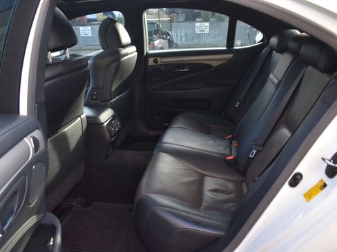 Used 2014 Lexus LS 460 AWD image 21