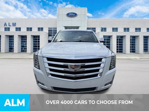 Used 2020 Cadillac Escalade ESV Luxury RWD image 2