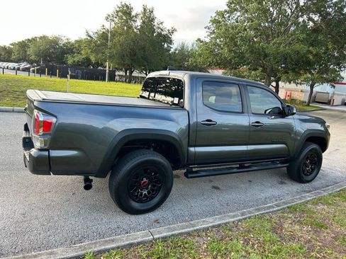 Used 2022 Toyota Tacoma TRD Off-Road w/ Technology Package AWD/4WD image 5