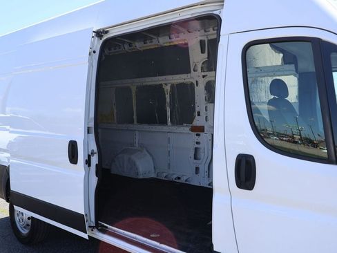Used 2023 RAM ProMaster 3500 FWD image 3