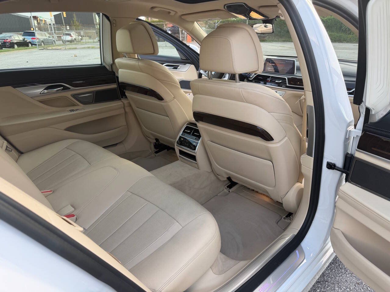 Used 2017 BMW 740i RWD image 21