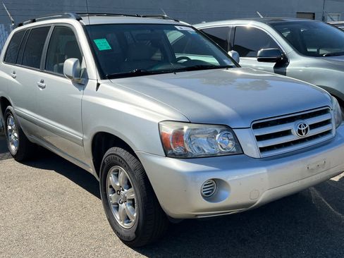 Used 2005 Toyota Highlander 2WD image 3