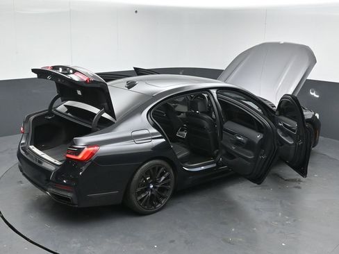 Used 2022 BMW 750i xDrive w/ M Sport Package image 50