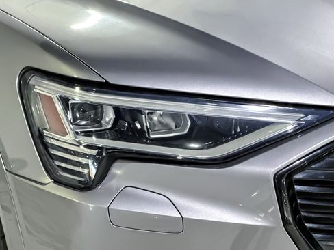 Used 2021 Audi e-tron Premium w/ Convenience Plus Package image 10