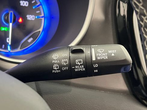 Used 2025 Chrysler Pacifica Select FWD image 50