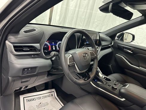 Used 2025 Toyota Highlander XSE image 15